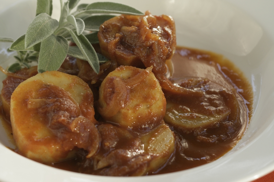 This old traditional Corfu recipe for sweet potatoes is called bourtheto or bourdeto.