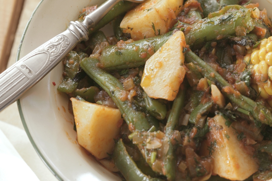 Ikaria Green Bean Stew with Summer Vegetables (Megeirio)