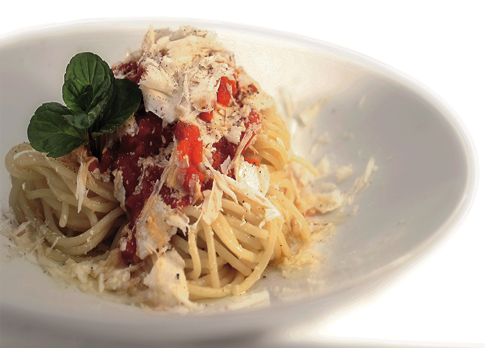 Ικαριώτικα Σπαγκέτι με τομάτα, λάδι και κατσικίσιο τυρί.