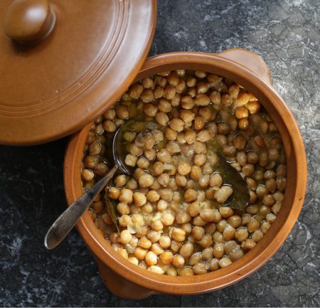 Clay-Baked Chick Pea Soup
