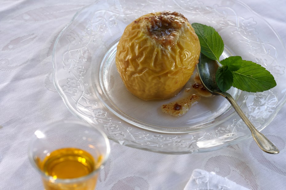 Baked Apples Stuffed with Halva
