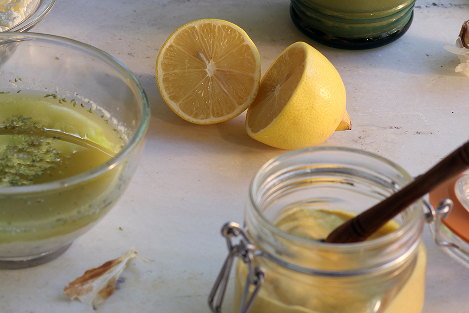 Ladolemono me Meli kai Moustarda (Greek Lemon-Honey-Mustard)