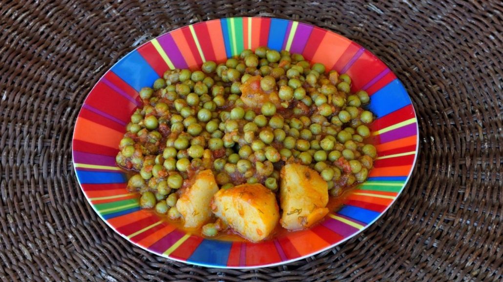 Slow-Cooked Peas with tomato and herbs