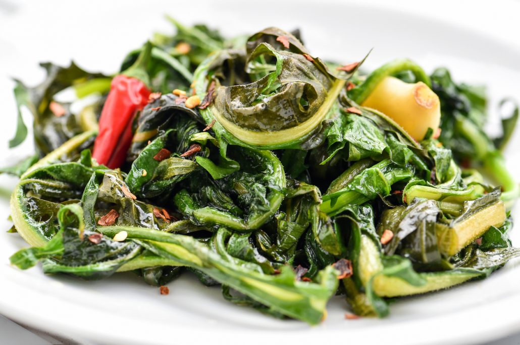 Chicory salad with olive oil, ginger, garlic and hot pepper