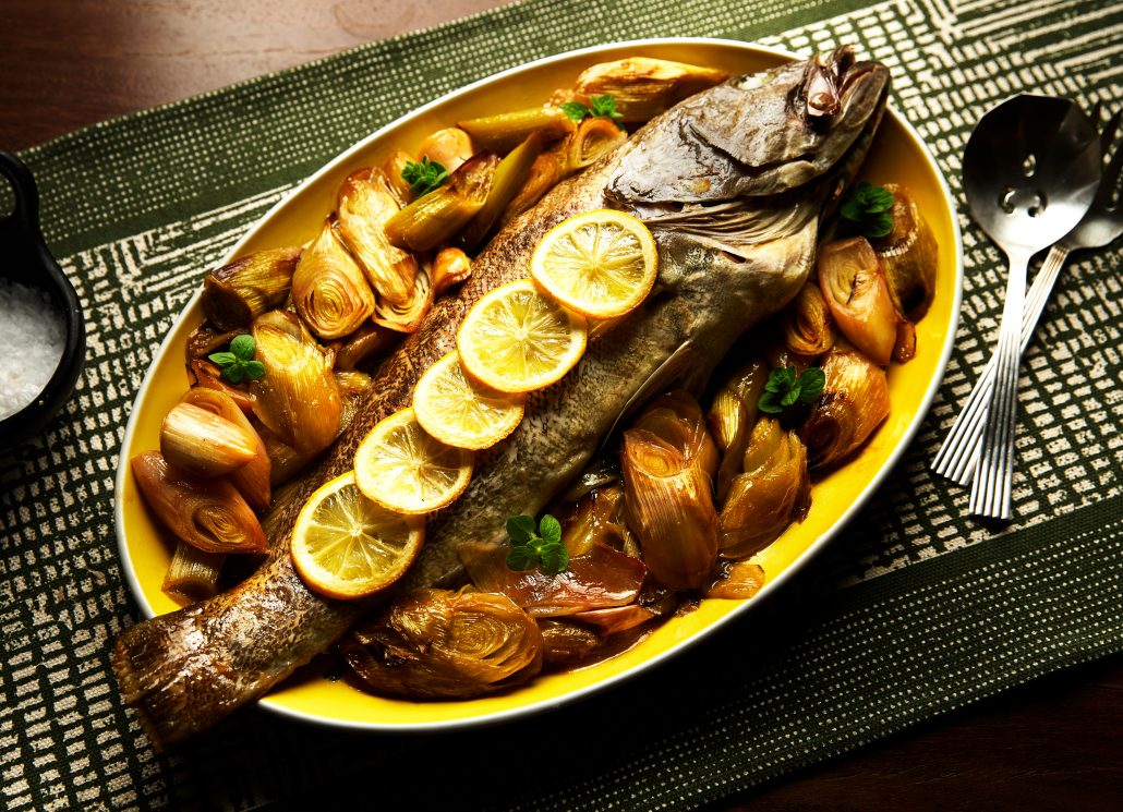 Fish recipes. Baked grouper with leaks.