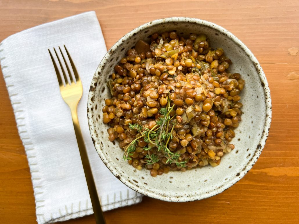 Sweet and Sour Lentils Baked with Honey, Vinegar and Leeks