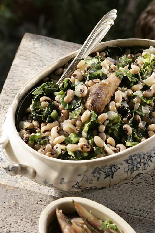 Healthy recipe for black-eyed peas with collards or kale and herring. A nutritious recipe high in protein and fiber. By Diane Kochilas.
